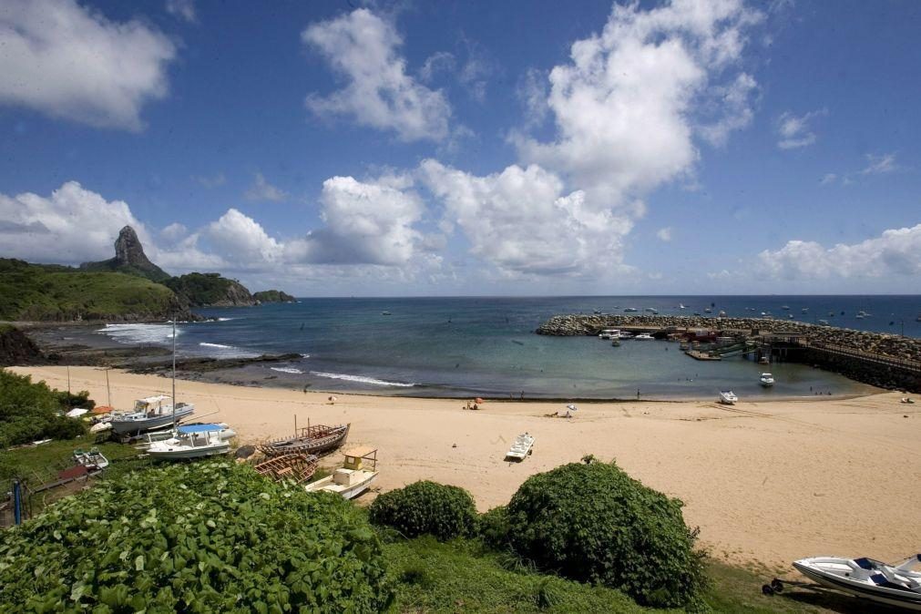 Arquipélago brasileiro reabre só para turistas que já estiveram infetados