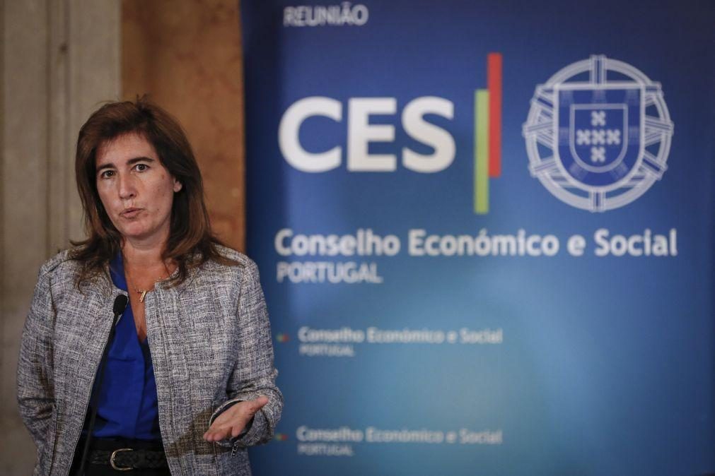 Este não é ainda o momento para falar do salário mínimo nacional, diz Ministra do Trabalho