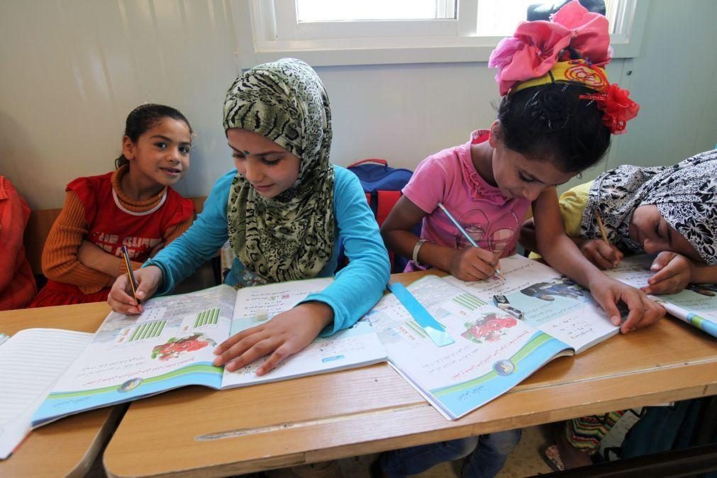 Covid-19: Metade das crianças refugiadas está fora da escola e poderão ser mais