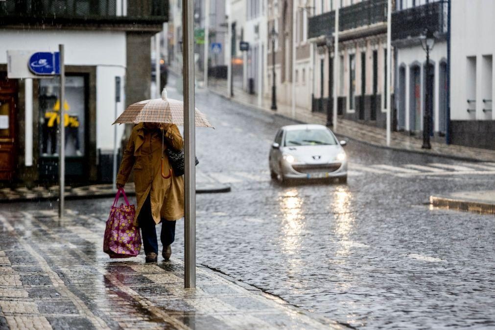 Grupo Central dos Açores sob aviso laranja devido à chuva forte e trovoada devido a uma depressão