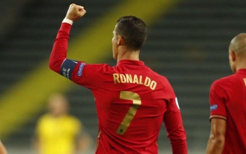 Cristiano Ronaldo  Torna-se o segundo jogador da história do futebol com 100 golos numa seleção: «Deus é português»
