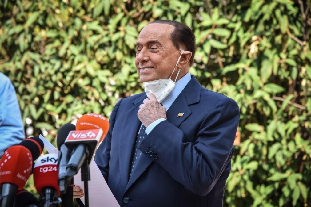 Covid-19: Silvio Berlusconi tem alta do hospital em Milão