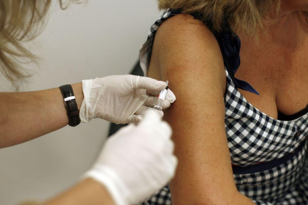 Covid-19: OMS recomenda vacinação contra a gripe para ajudar combate numa segunda onda