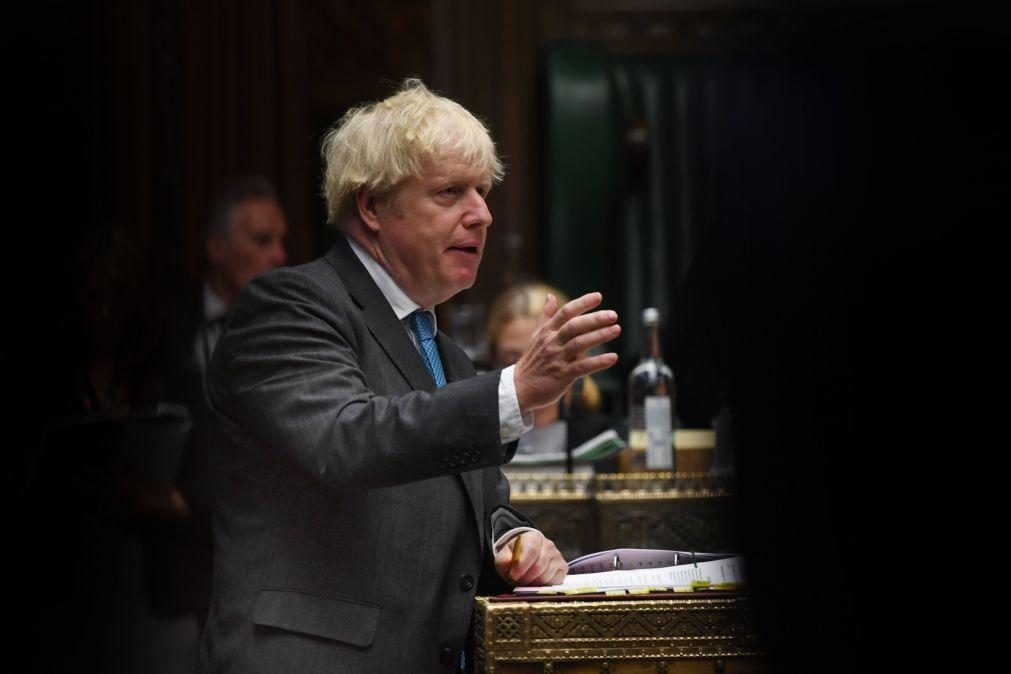 Covid-19: Boris Johnson está em quarentena, sem sintomas e está 