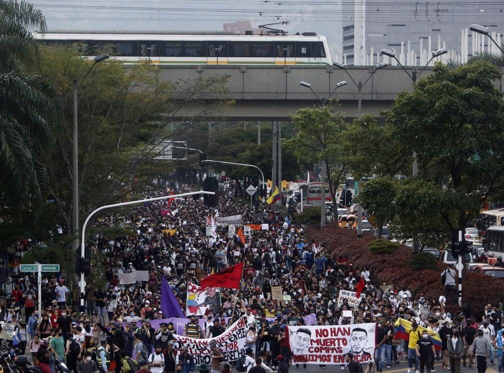 Manifestantes voltam às ruas para protestar contra violência policial na Colômbia