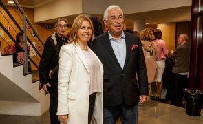 António Costa e Fernanda Tadeu. Os segredos dos dias de praia do primeiro-ministro e da mulher