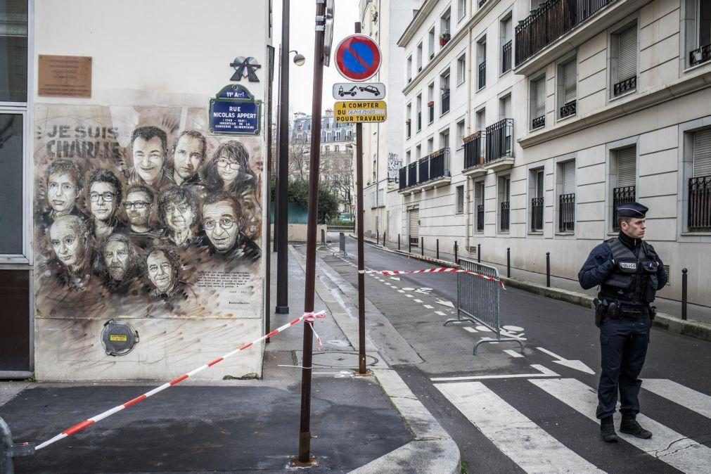 ALERTA | Ataque junto à antiga redação do Charlie Hebdo em Paris faz quatro vítimas