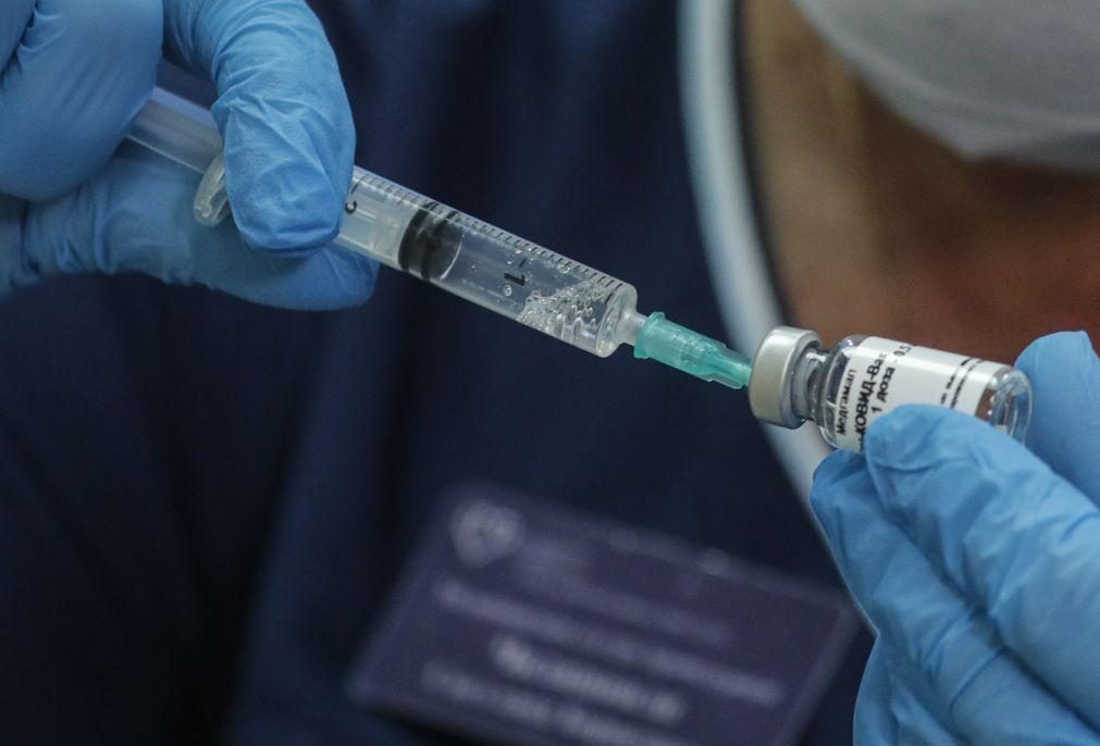 Covid-19: Rússia regista segunda vacina e bate recorde de novos casos