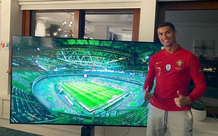 Cristiano Ronaldo voltou para Itália em avião-ambulância e já está em casa a ver o jogo de Portugal