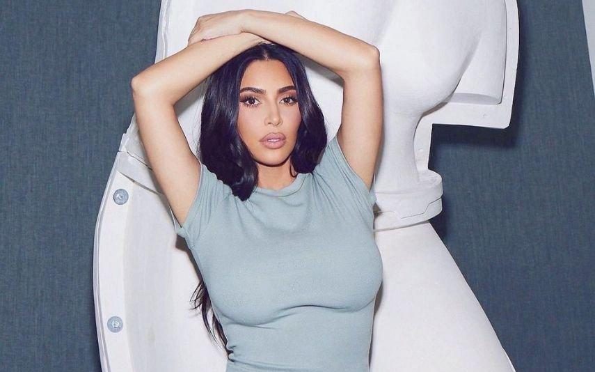 Kim Kardashian leva 30 pessoas para ilha privada para festa de aniversário