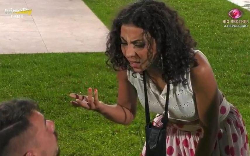 Big Brother Jéssica Fernandes castigada depois de ter partido garrafas