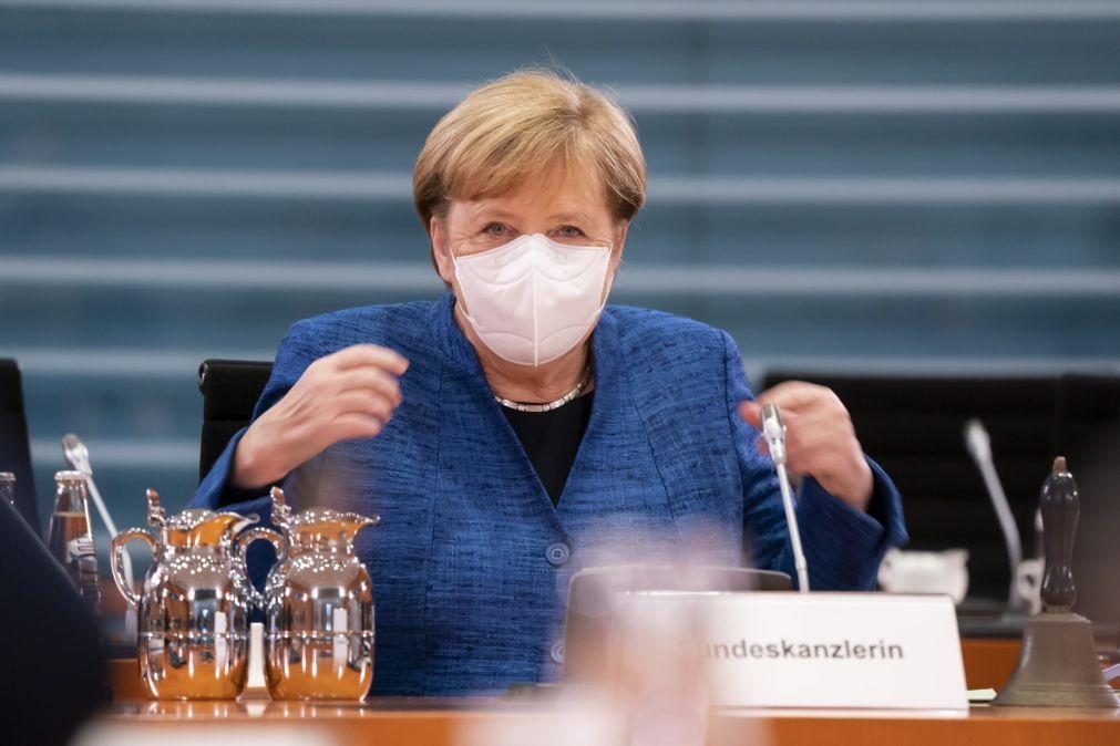 Covid-19: Merkel avisa Alemanha que os próximos meses vão ser 