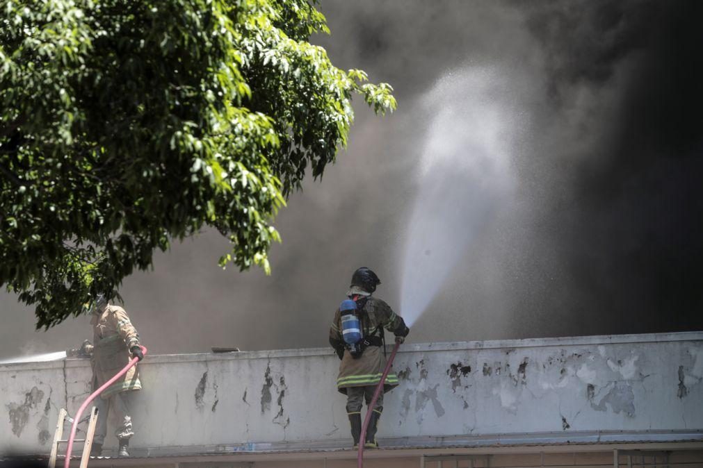Covid-19: Um morto em incêndio que desalojou 200 pessoas em hospital do Rio de Janeiro