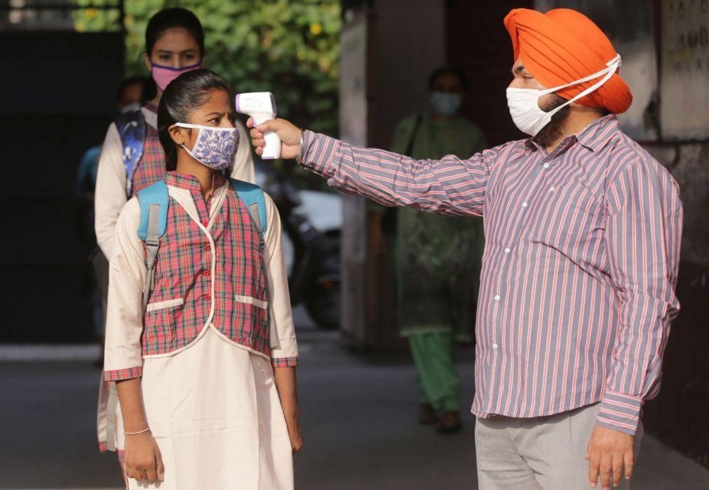 Covid-19: Índia com 43.893 novos casos e recorde de infeções na capital