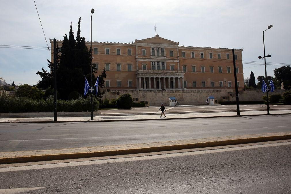 Covid-19: Grécia regressa ao confinamento a partir de sábado