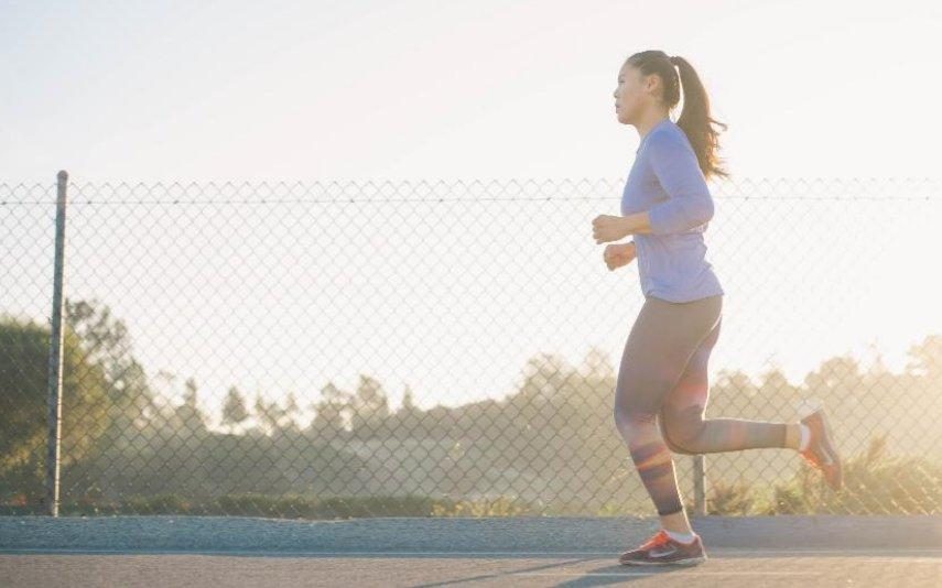 Gosta de correr? Saiba como pode fazê-lo em segurança durante a pandemia