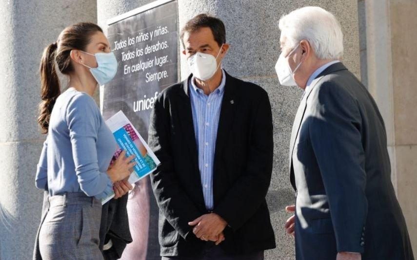 Letizia vinga com o look executivo mais simples de todos