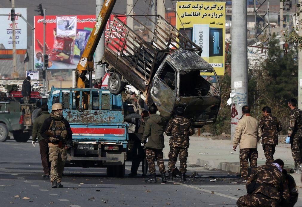 Ataque de sábado em Cabul fez 10 mortos e 51 feridos