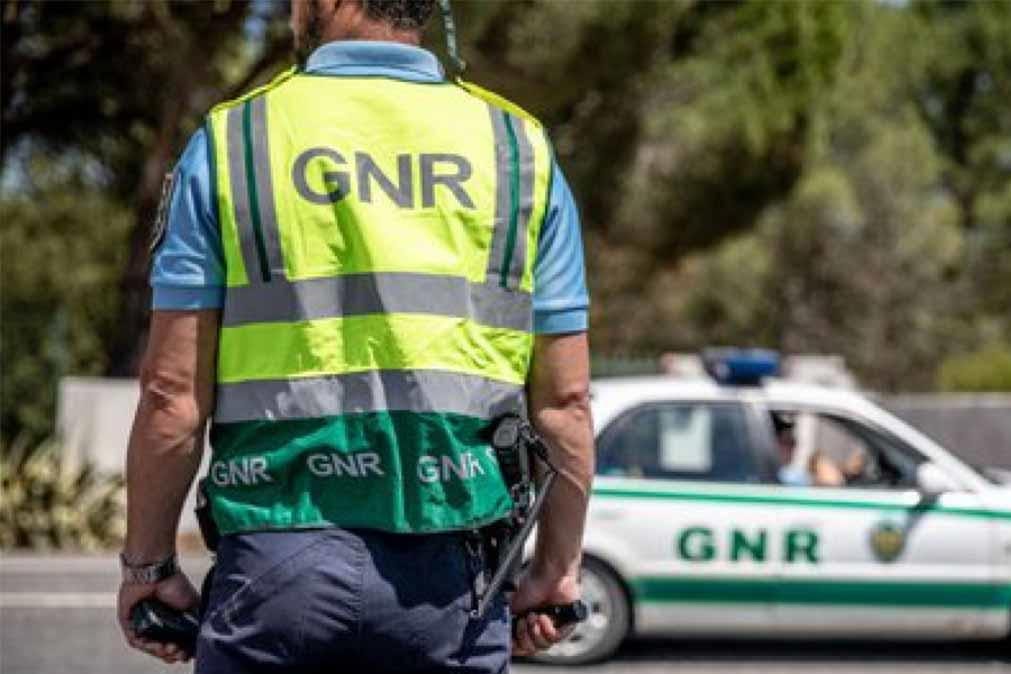 GNR casado condenado por ameaçar namorada 18 anos mais nova