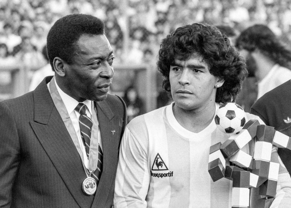 Pelé espera jogar à bola com Diego Maradona no céu