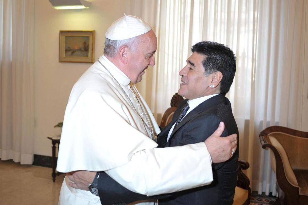 Papa lembra com carinho e oração o compatriota Maradona