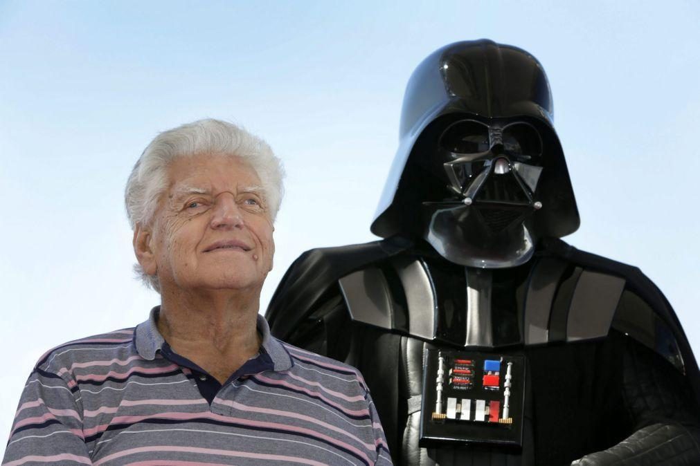 Ator David Prowse que deu vida a Darth Vader da 