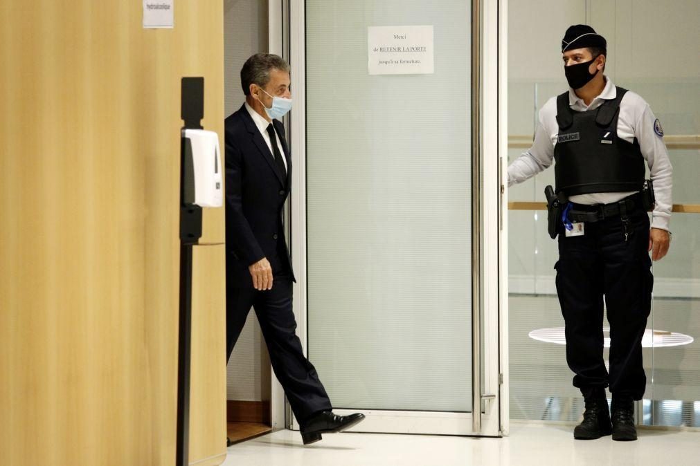 Processo por corrupção de Nicolas Sarkozy é retomado hoje