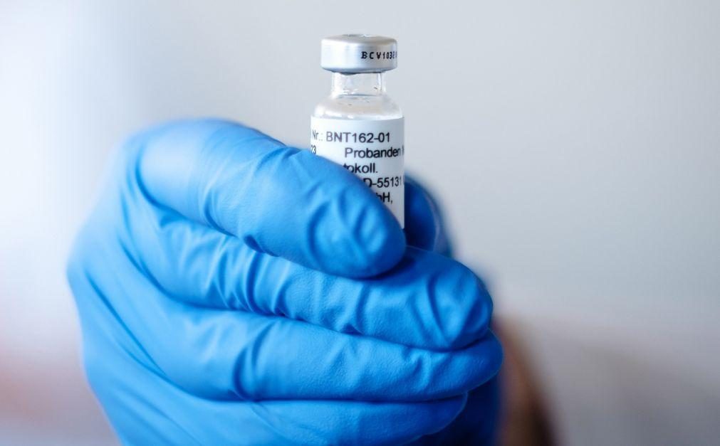 Covid-19: Reino Unido inicia terça-feira campanha de vacinação