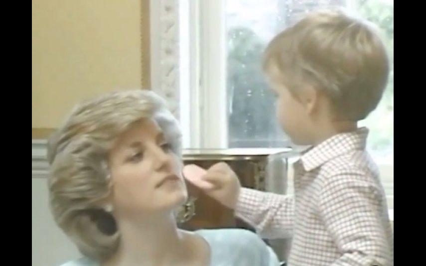 Princesa Diana Vídeo inédito mostra William com três anos a ajudar a mãe a maquilhar-se