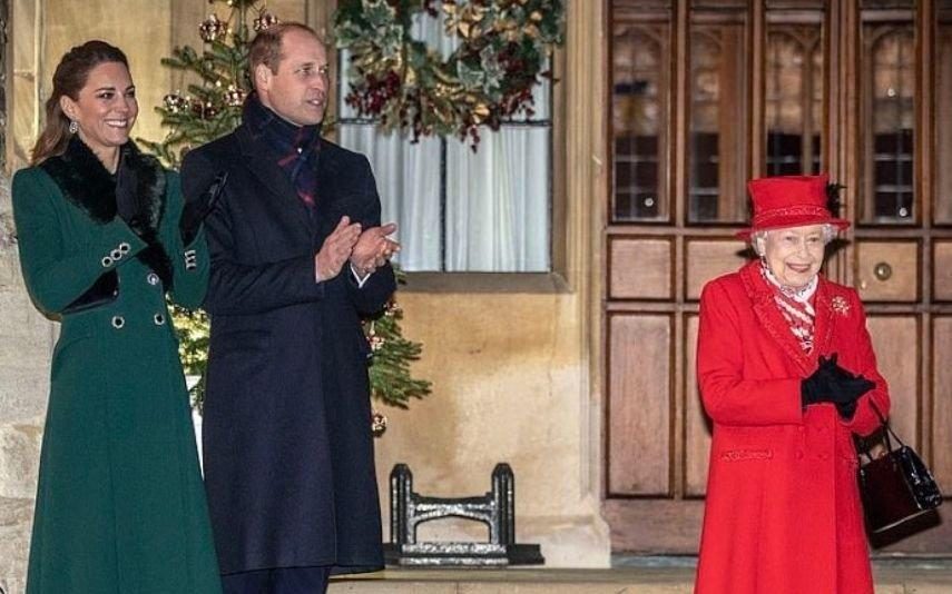William e Kate encontram-se com Isabel II para terminar viagem no Royal Train