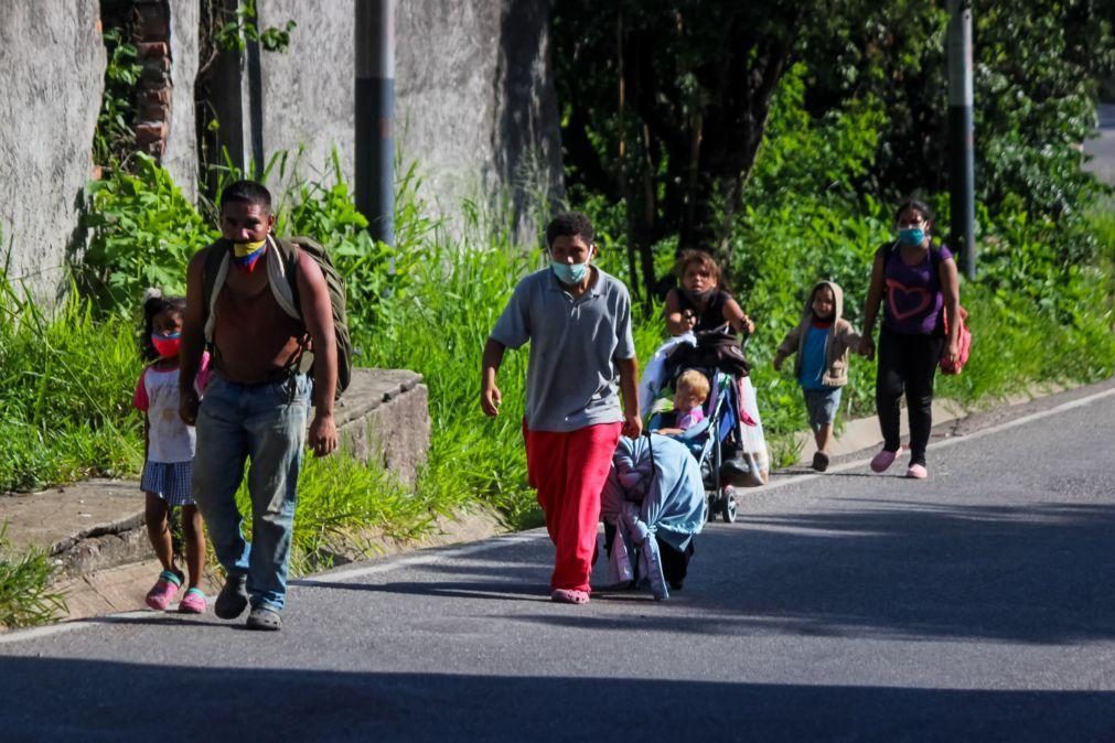 Venezuela: Mais de 500 pessoas continuam a deixar diariamente o país