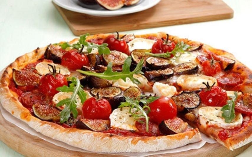 Pizza de figo e queijo de cabra Com esta receita faz um brilharete em qualquer jantar!
