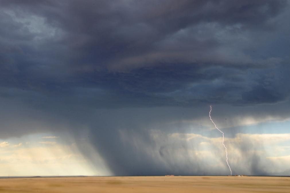 Meteorologia alerta para vento e aguaceiros para amanhã