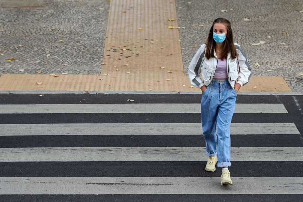 Covid-19: Parlamento prolonga uso obrigatório de máscaras na rua por mais três meses