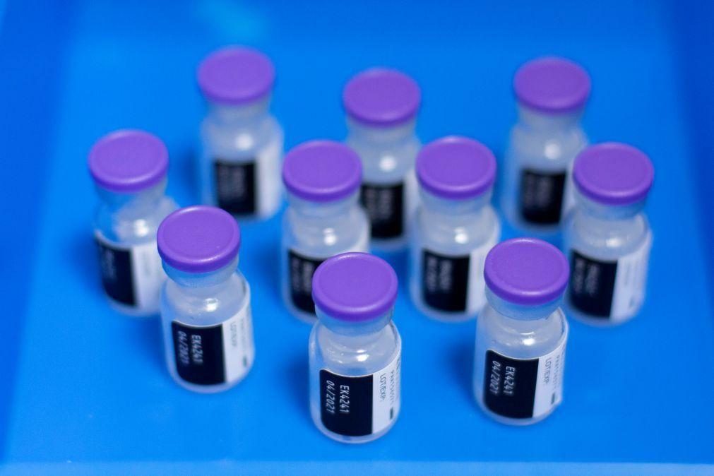 Covid-19: Primeiro lote de 9.750 vacinas chega hoje a Portugal