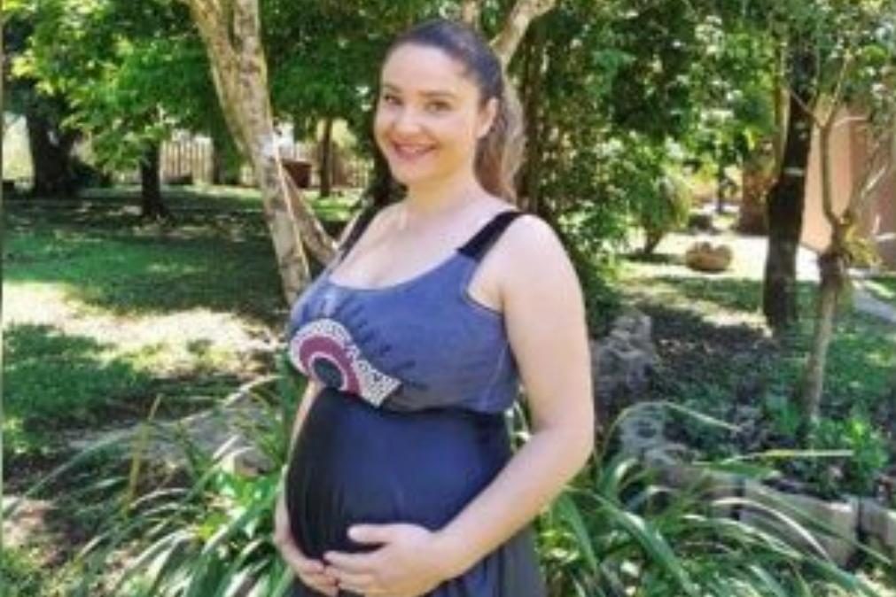 Professora grávida com covid-19 que fez parto de emergência piora e morre