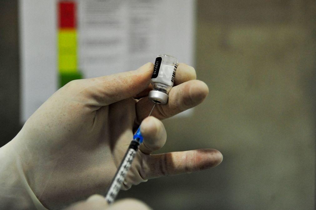 Covid-19: Vacina já foi administrada a 16.701 profissionais de saúde