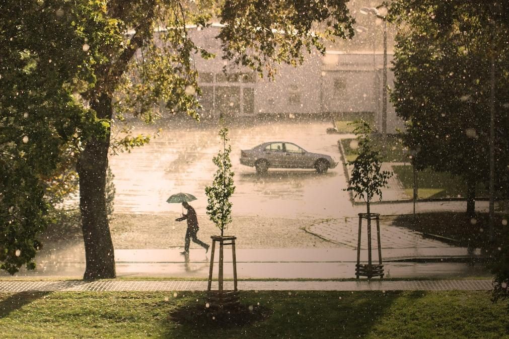 Chuva, granizo e trovoada para o último dia do ano