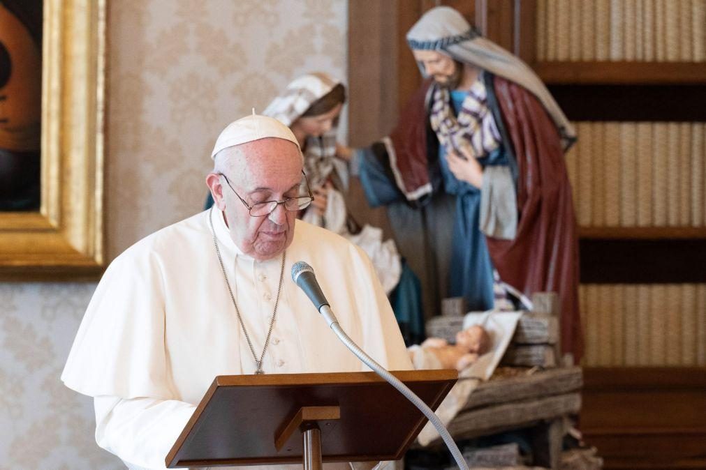 Dor ciática impede papa Francisco de presidir à missa de Ano Novo