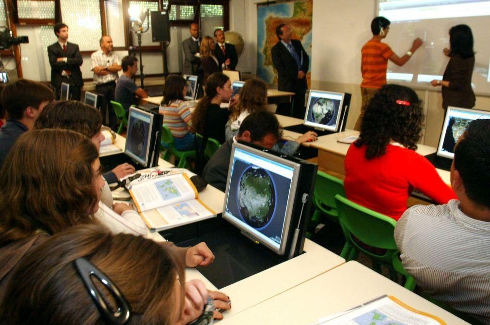 Covid-19: Ministro da Educação anuncia reforço da Internet nas escolas