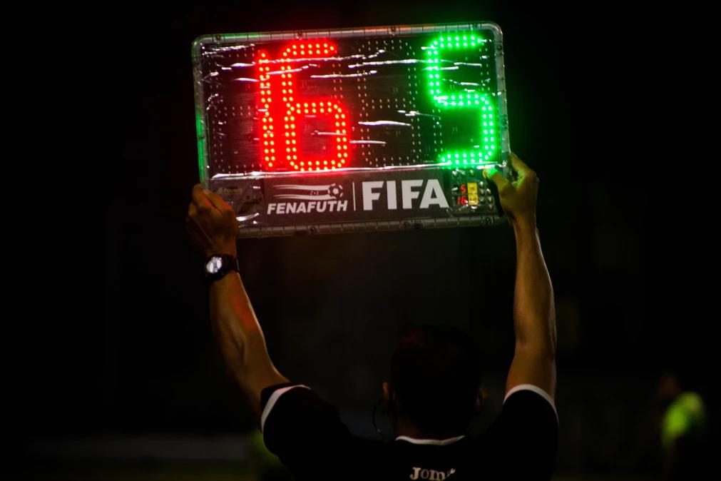 FIFA testa substituição adicional por concussão