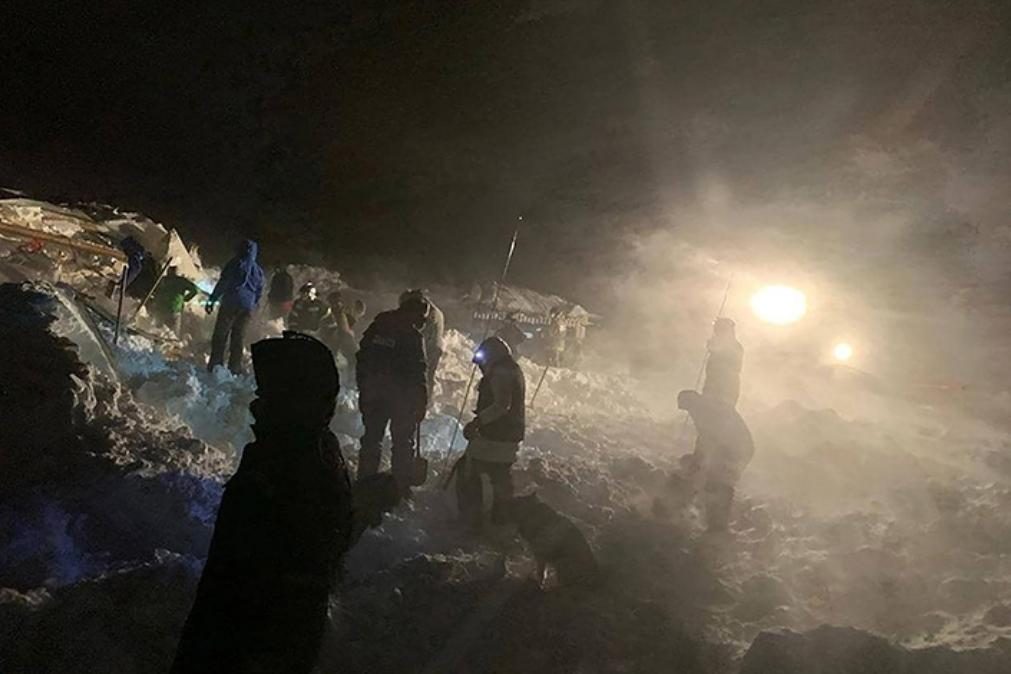Avalanche em estância de ski russa provoca três mortos e soterra prédios