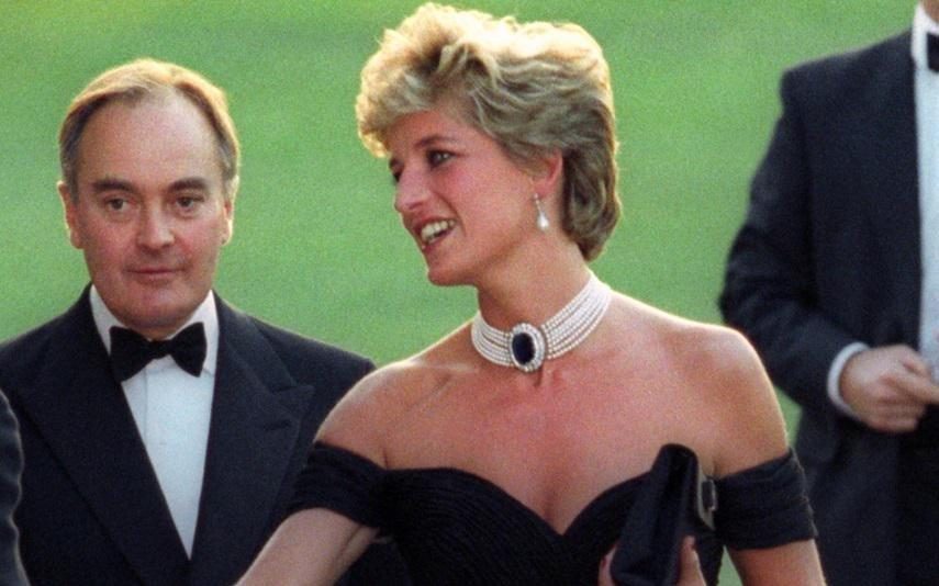 Princesa Diana persuadida a usar peruca para parecer Camilla