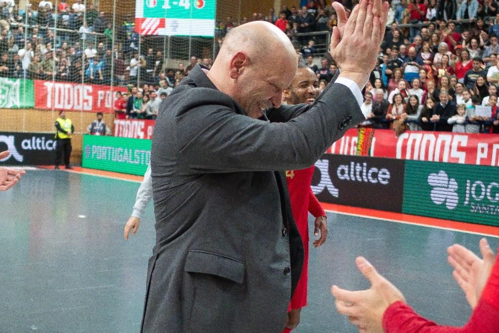 Três portugueses entre os nomeados para melhores treinadores de futsal do mundo