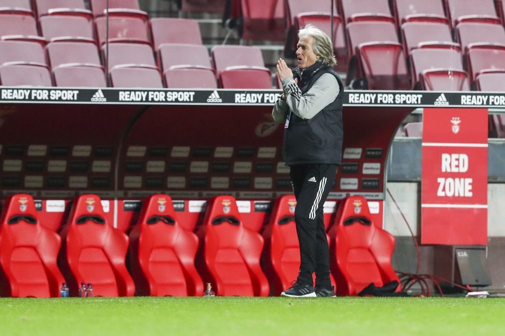 Jorge Jesus com suspeita de infeção respiratória. Benfica cancela conferência de imprensa