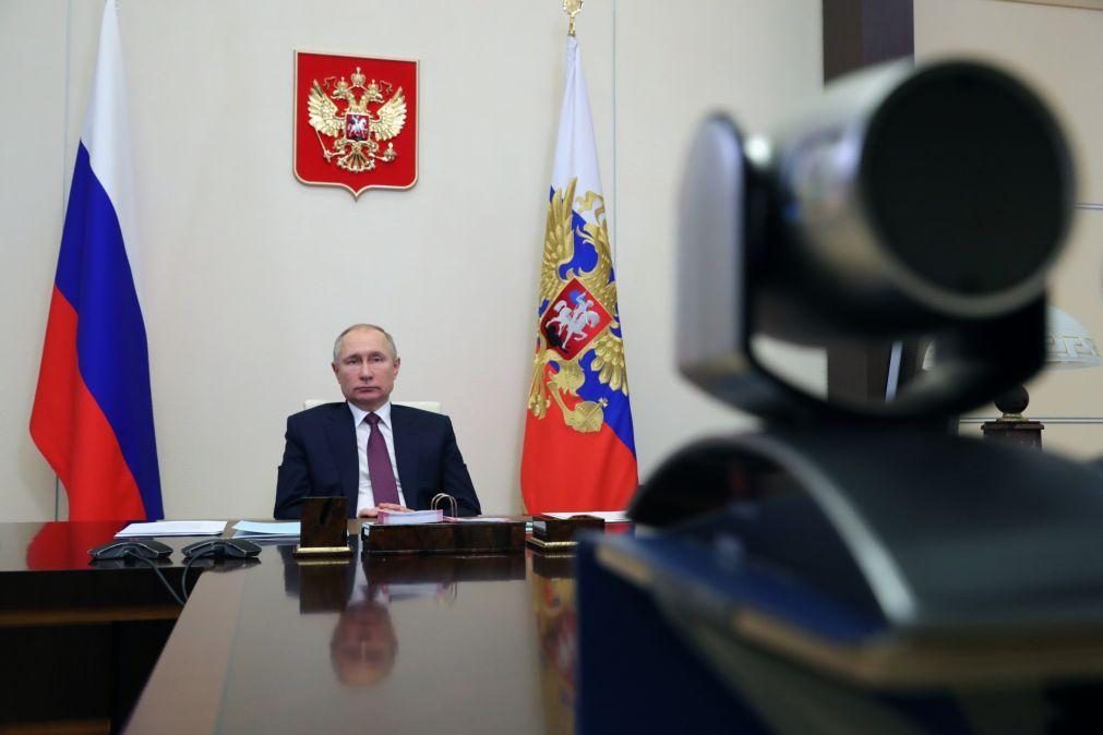 Covid-19: Putin ordena vacinação massiva na Rússia a partir da próxima semana