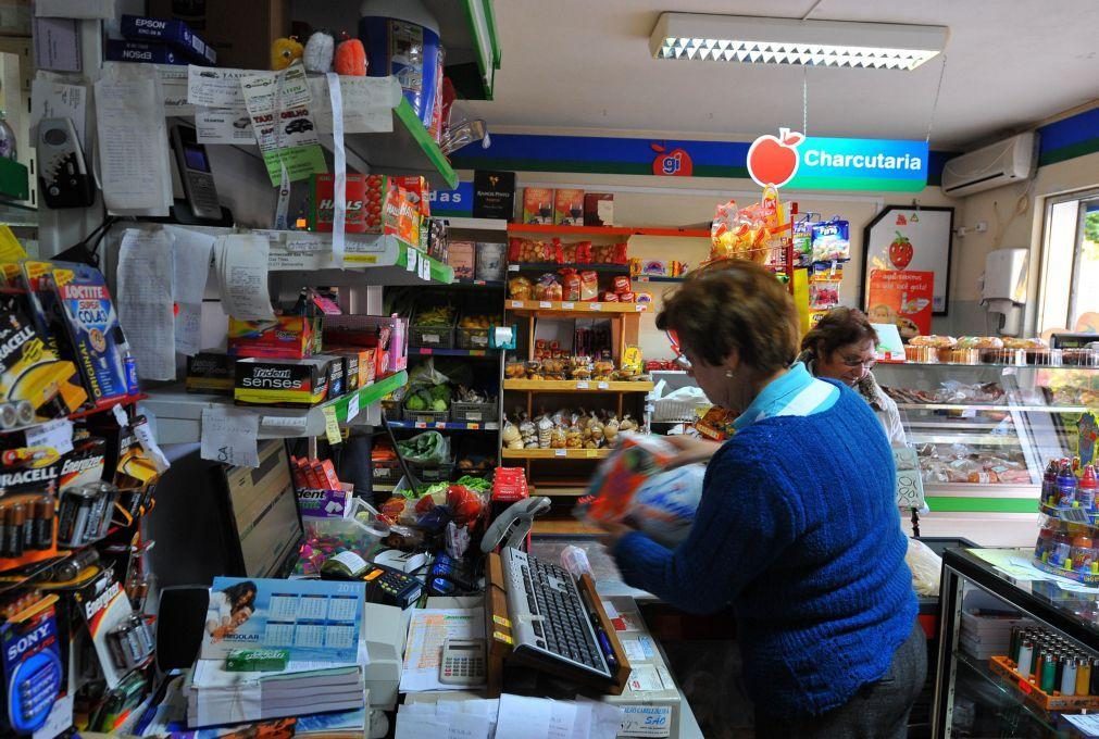 Supermercados e mercearias abertos até às 17h00 nos fins de semana