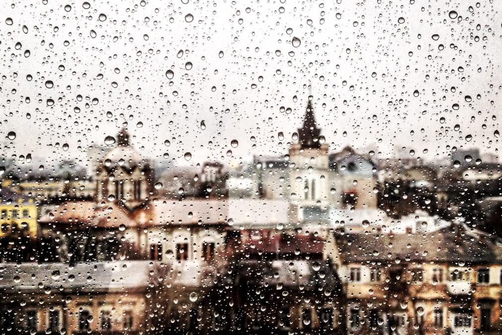 Chuva e pequena subida de temperatura para amanhã