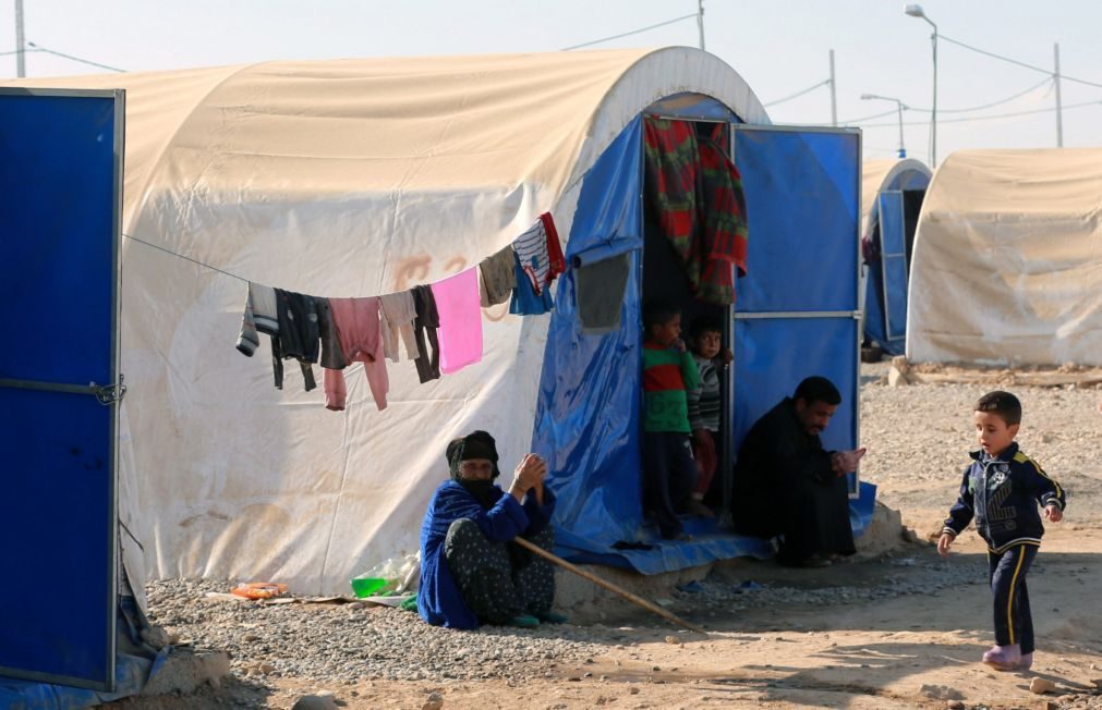 Intoxicação alimentar faz dois mortos e 725 vítimas num campo de refugiados no Iraque