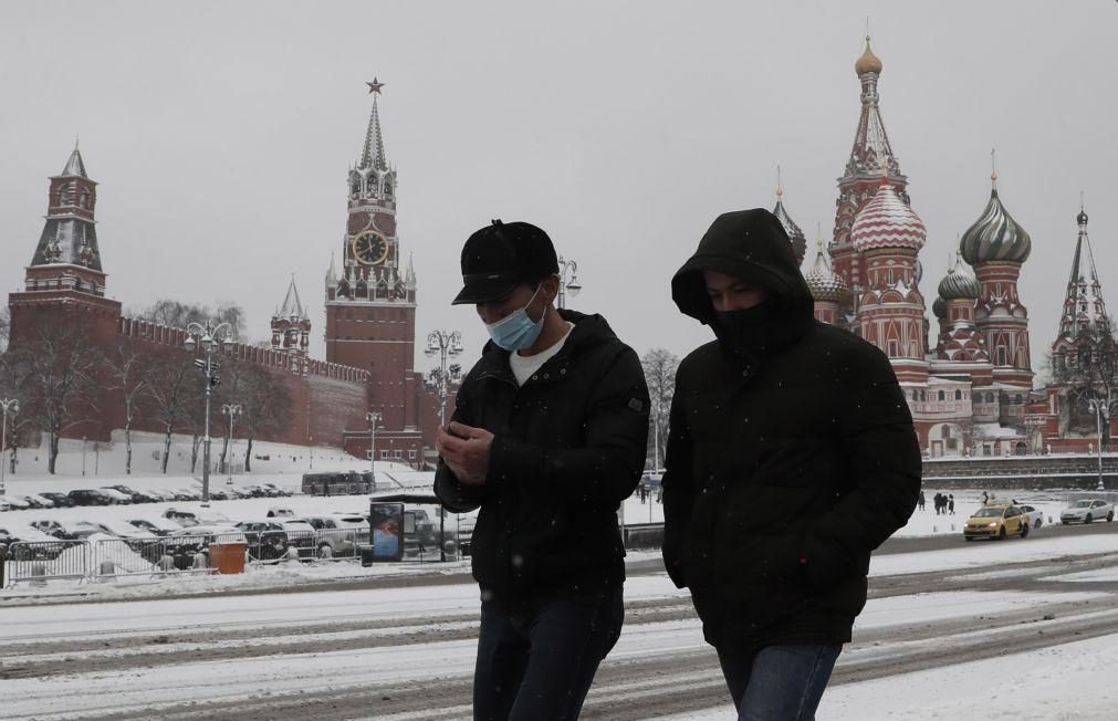 Covid-19: Infeções na Rússia abaixo de 20 mil pela primeira vez desde novembro